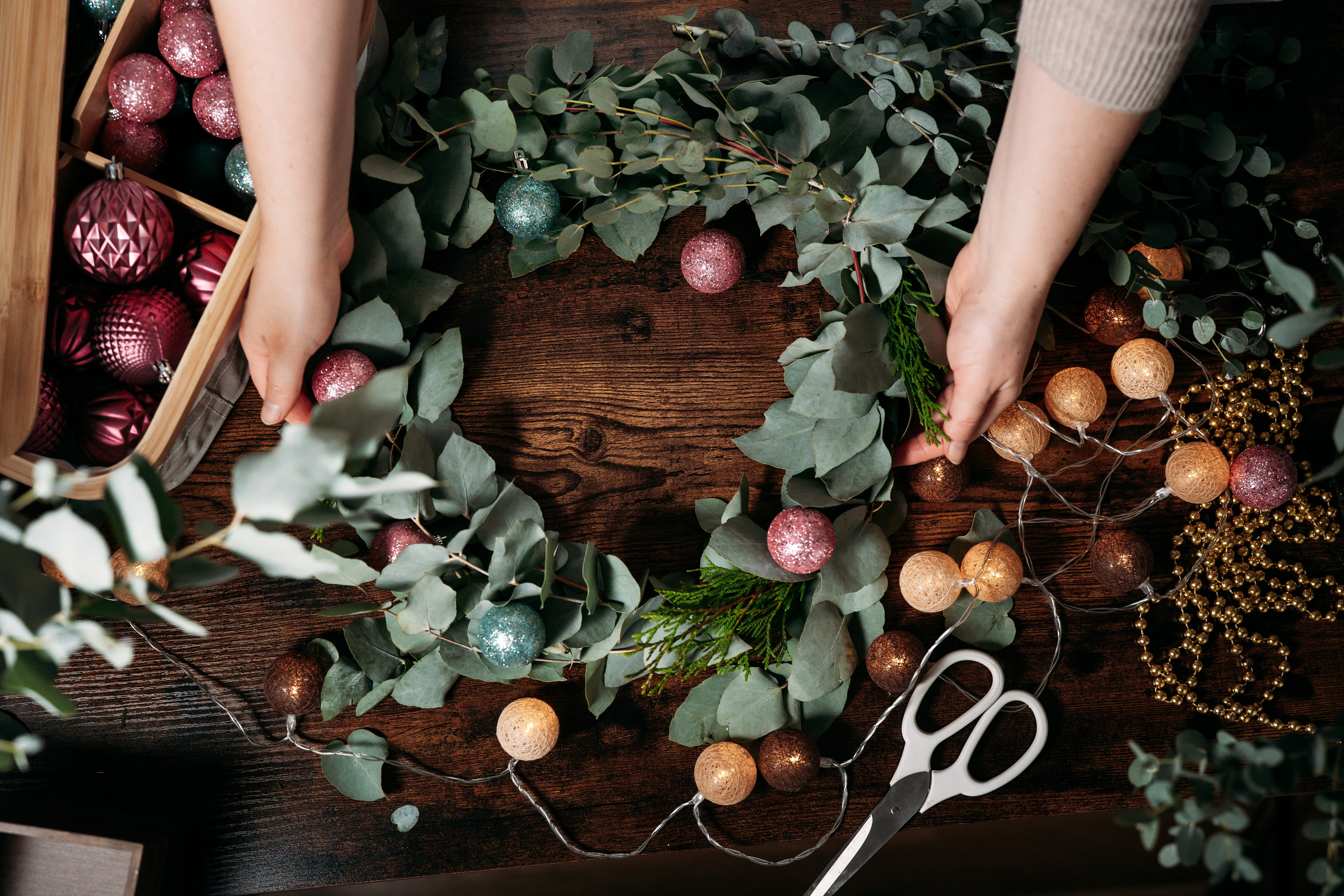 Wild Botanicals Wreath Making Workshop!